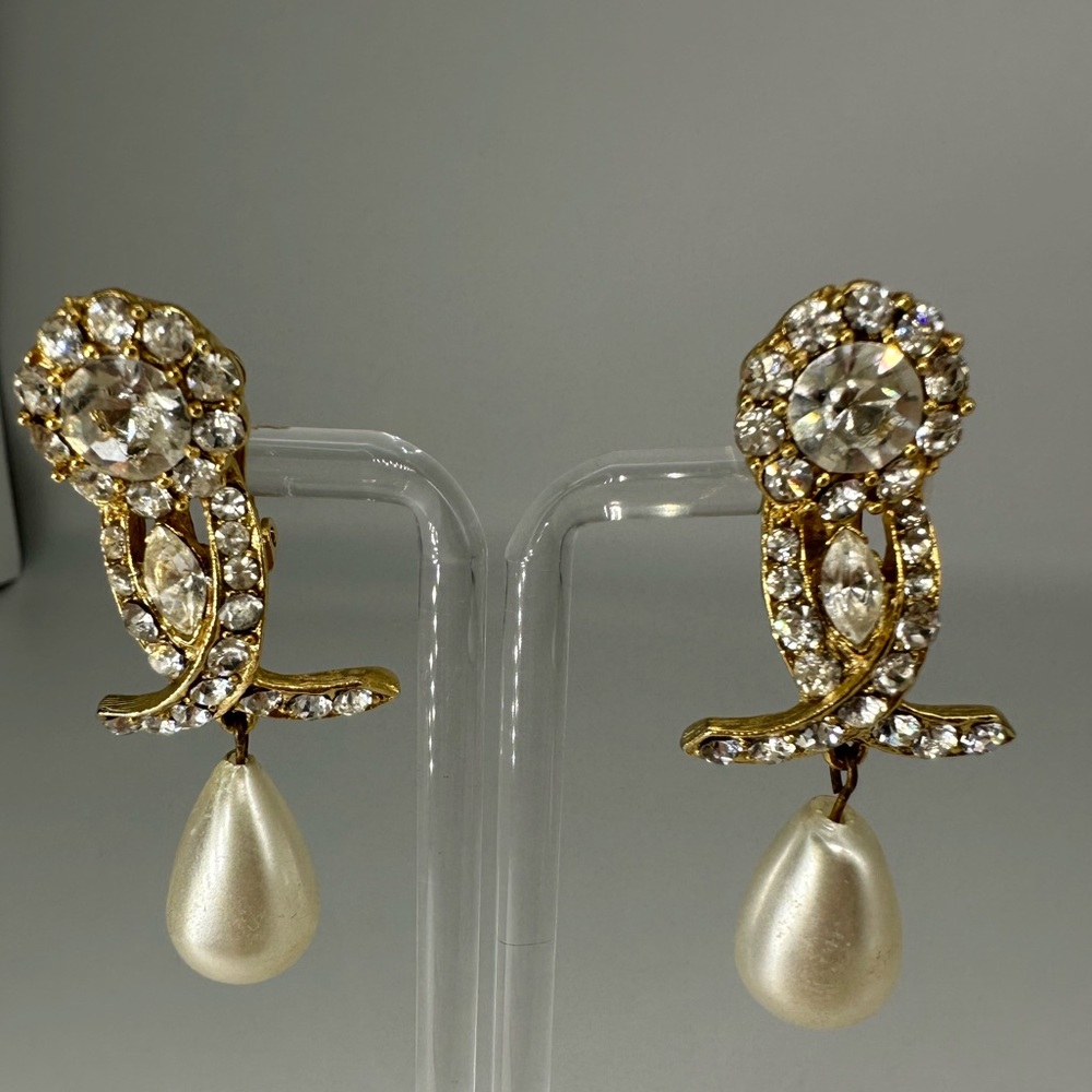 Vintage Faux Drop Pearl Rhinestone clip earrings - Picture 3 of 7